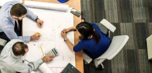 Tutkimus osoittaa työnantajien olevan keskeisessä roolissa sukupuolten palkkaeron selittämisessä