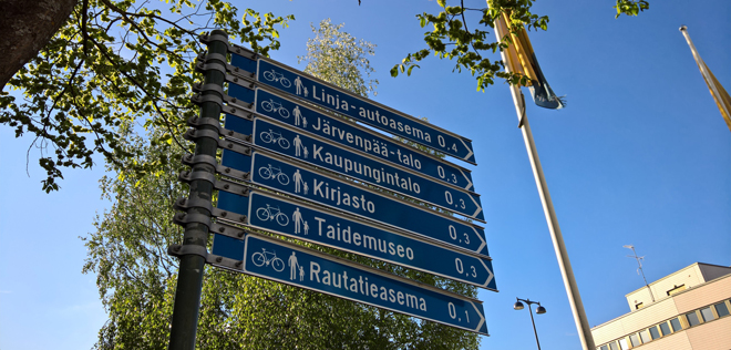 Tienviittoja Järvenpäässä.