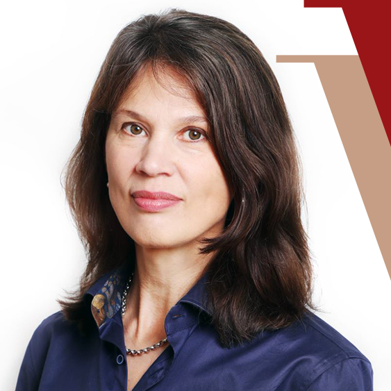 Kasvokuva Elina Pylkkäsestä.